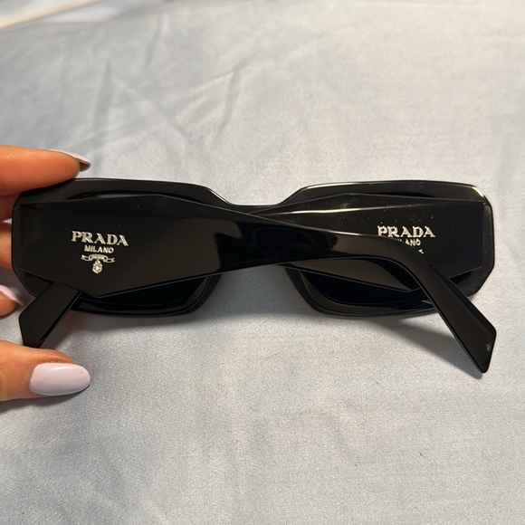 Prada sunglasses - Picture 3 of 3